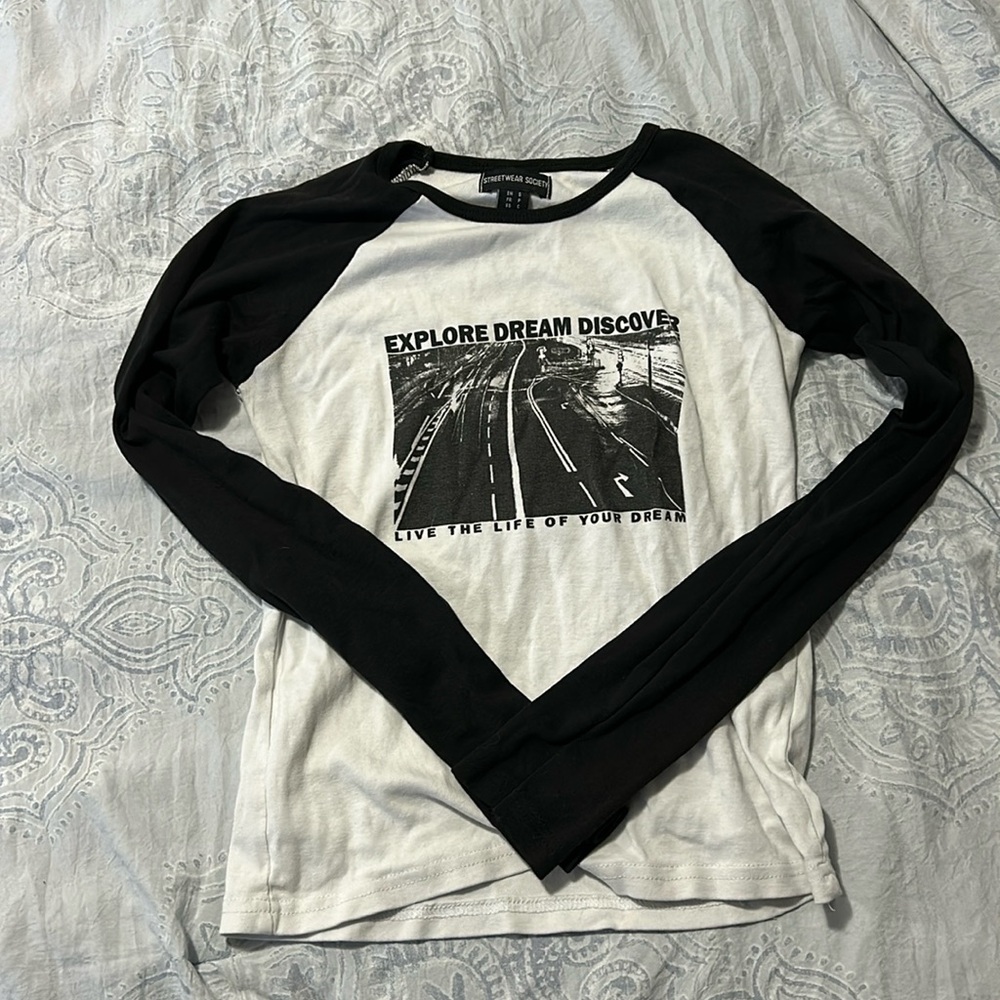 🌃city graphic long sleeve tee